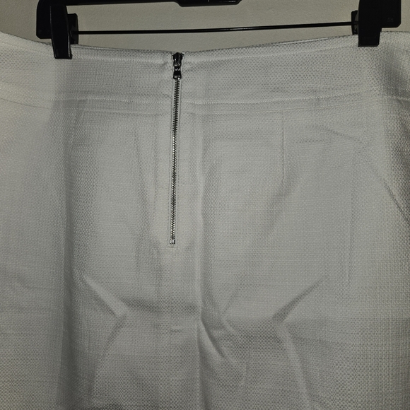 Talbots Classic White Mini Skirt - Picture 4 of 7